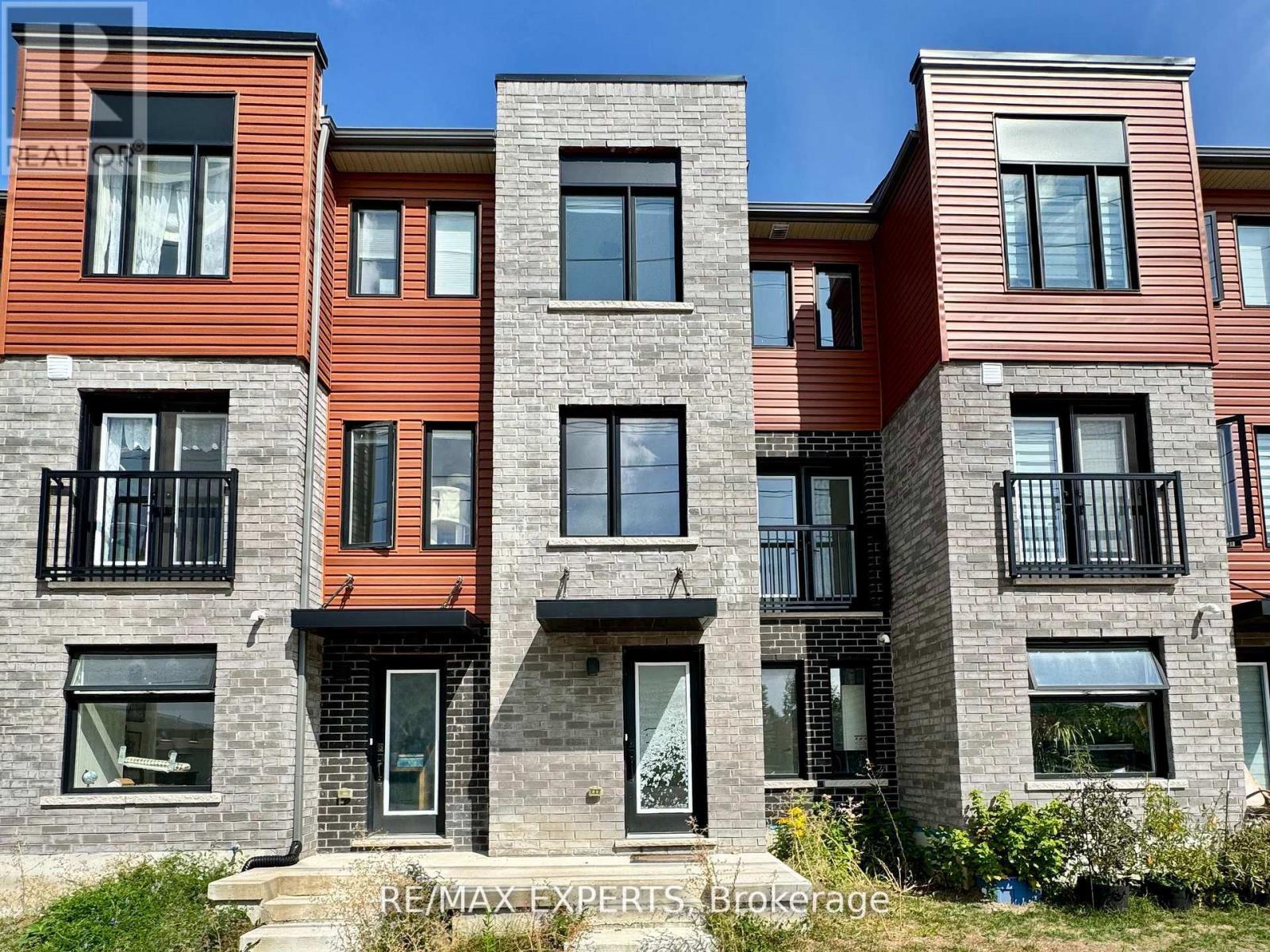 67 Fairlane Avenue, Barrie, Ontario  L9J 0N1 - Photo 3 - S12487733