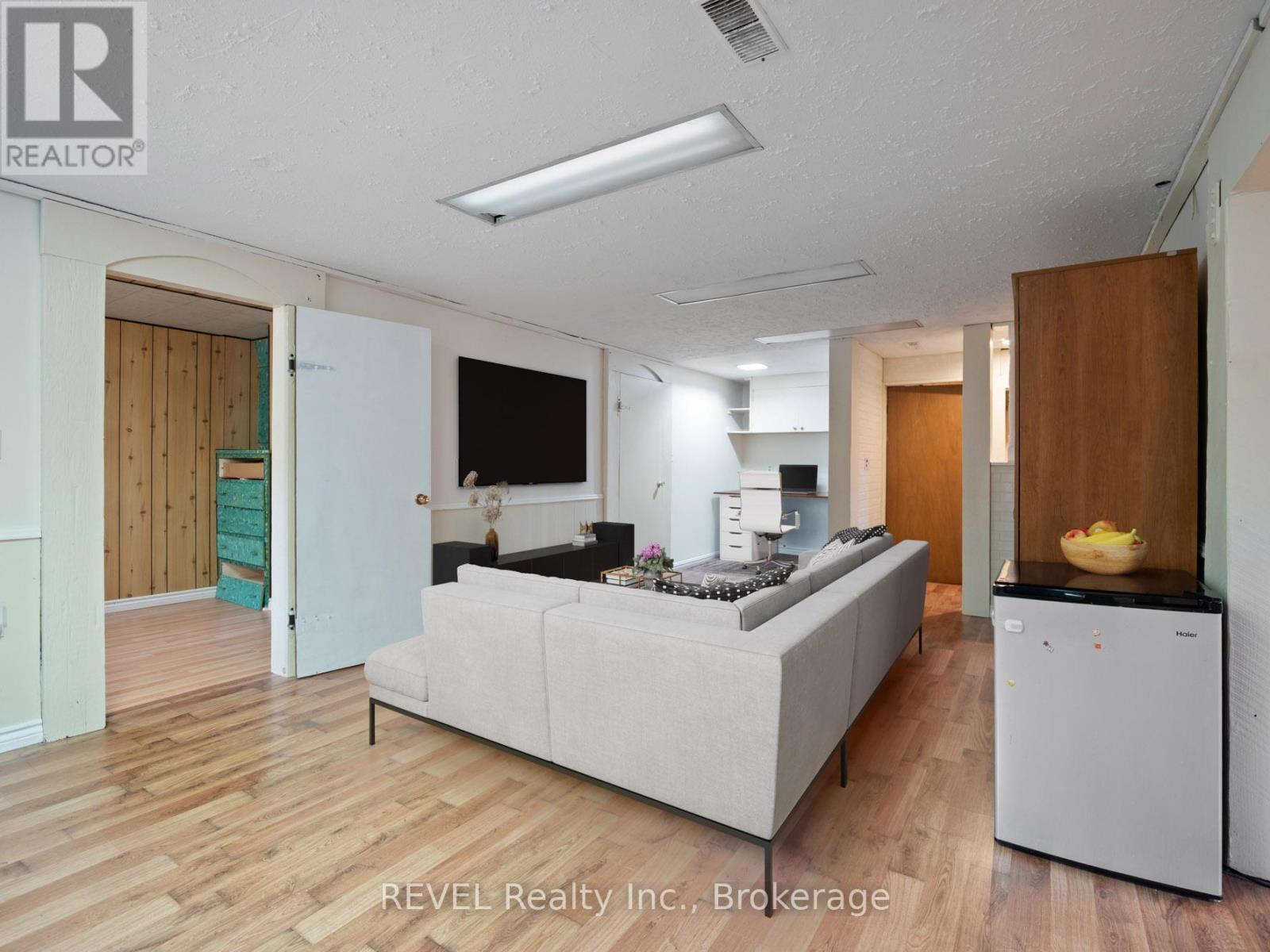 95 Windward Street, St. Catharines, Ontario  L2M 4C4 - Photo 24 - X12484204