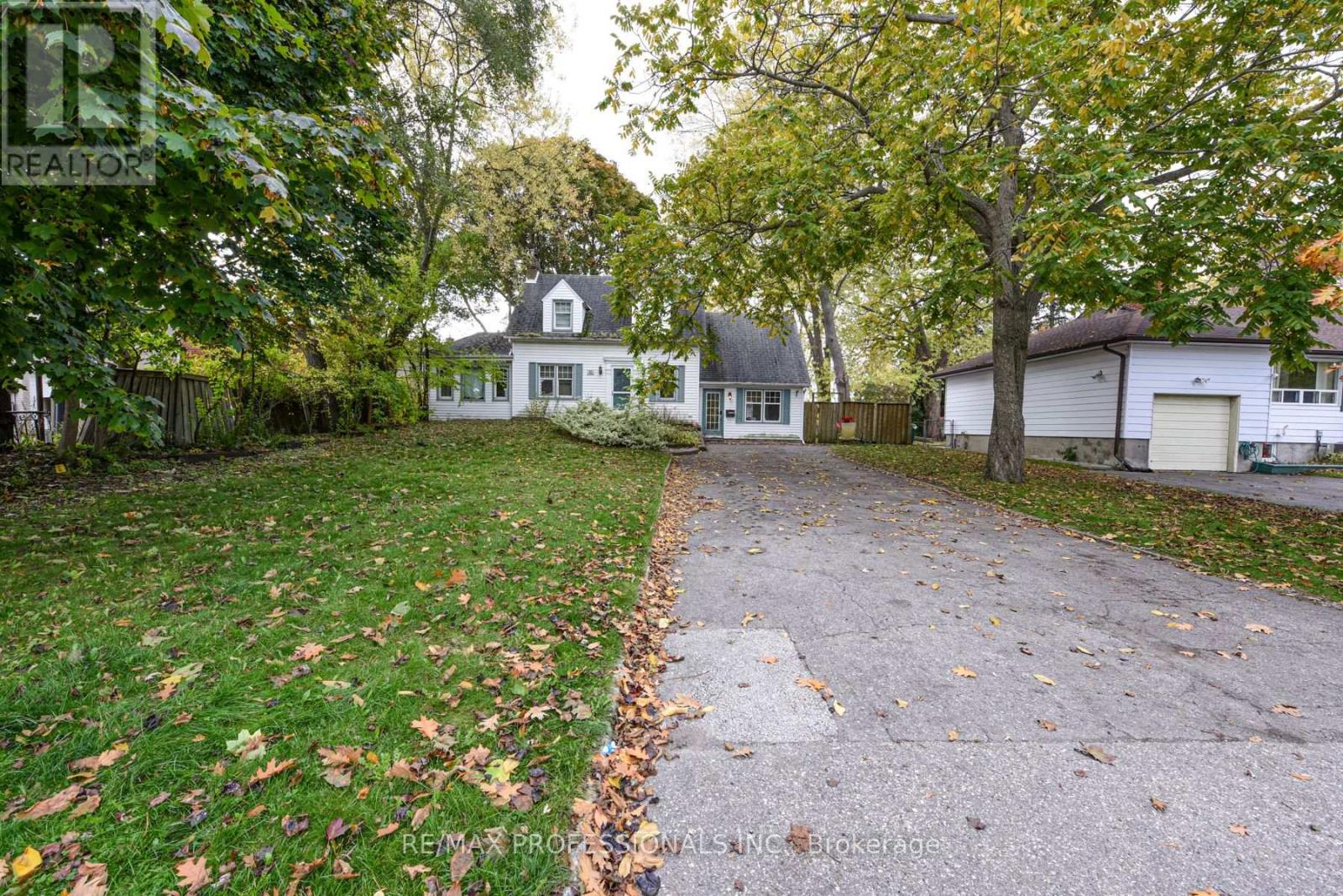 10 Broadview Avenue, Mississauga, Ontario  L5H 2S9 - Photo 3 - W12467187