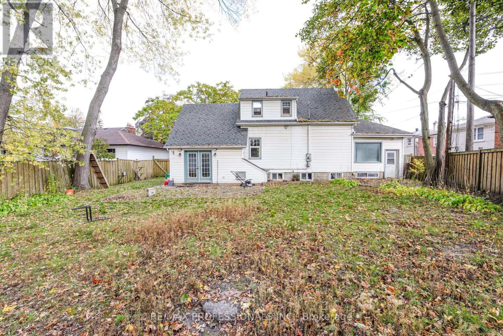 10 Broadview Avenue, Mississauga, Ontario  L5H 2S9 - Photo 12 - W12467187