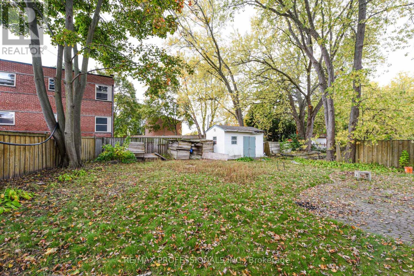 10 Broadview Avenue, Mississauga, Ontario  L5H 2S9 - Photo 10 - W12467187