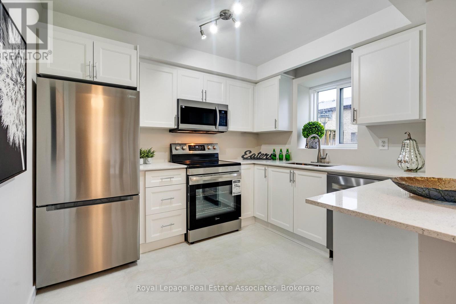 57 - 2605 Woodchester Drive, Mississauga, Ontario  L5K 2E3 - Photo 2 - W12471373