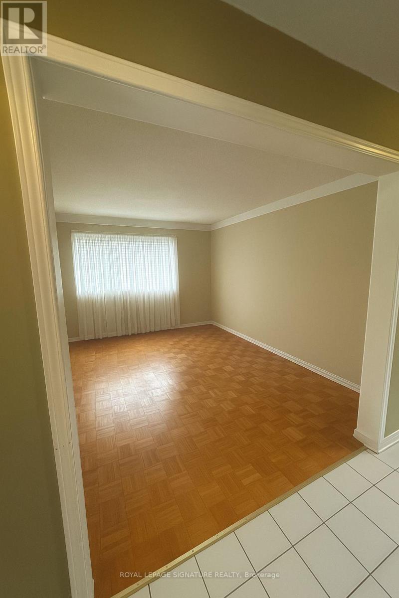 3194 Renton Road, Burlington, Ontario L7M 2W8 - Photo 4 - W12417078