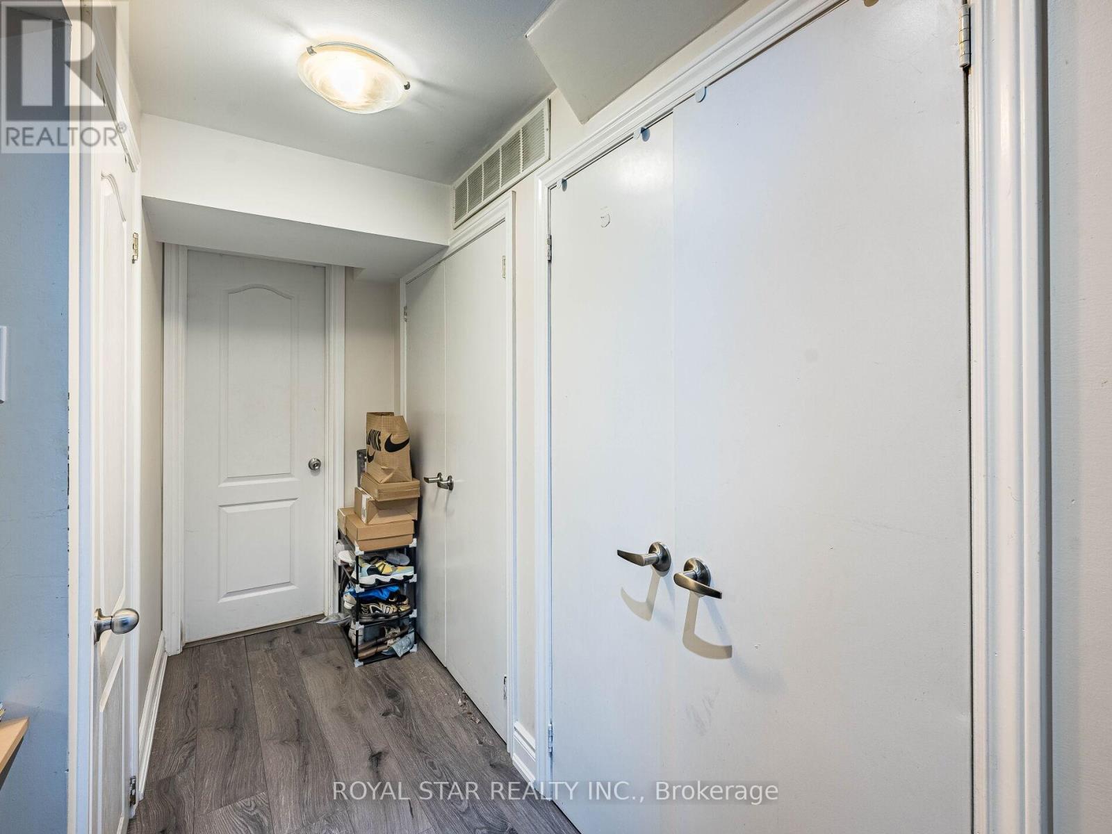 1 Gold Finch Court, Brampton, Ontario  L6S 2K7 - Photo 37 - W12436656