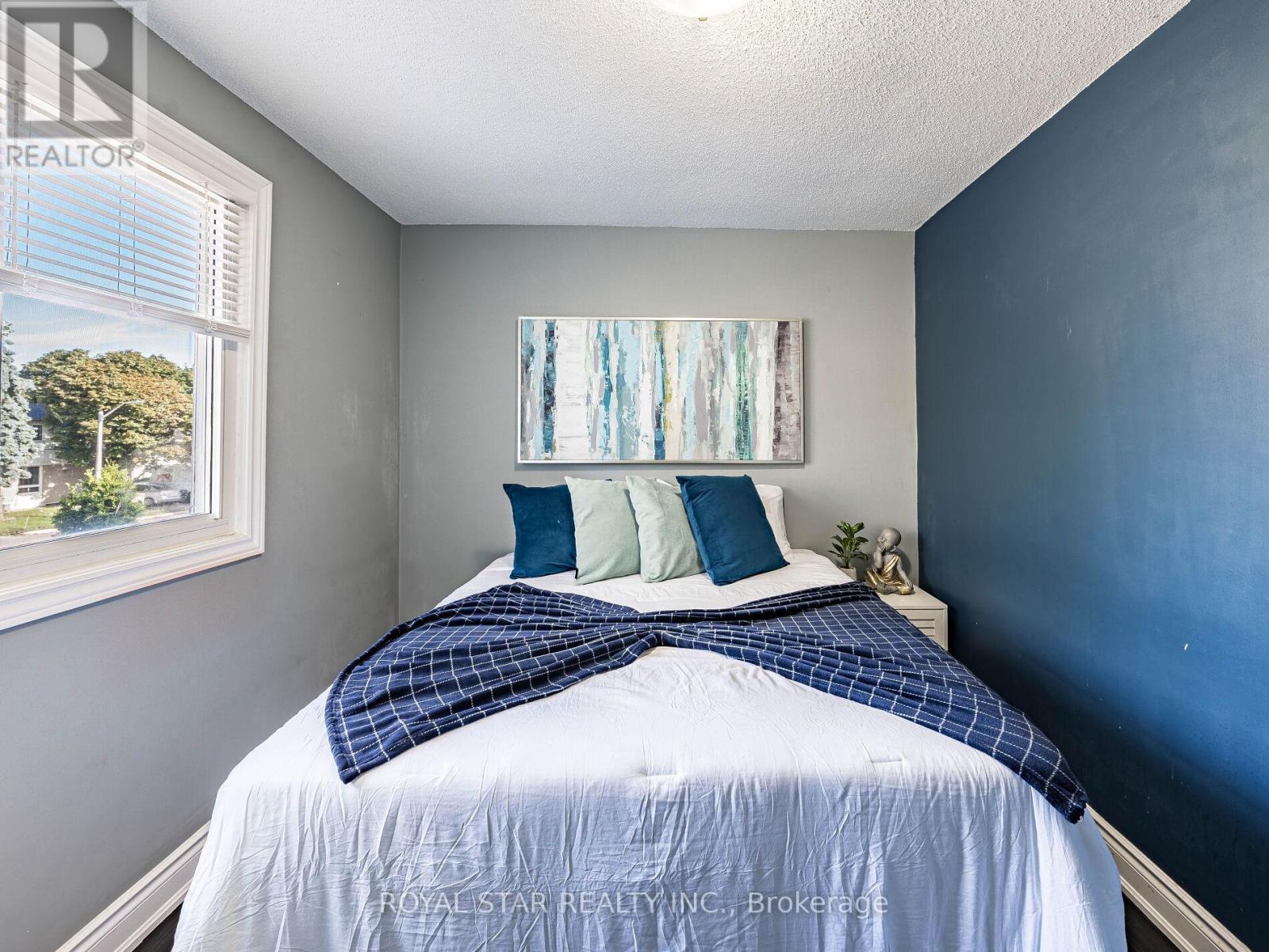 1 Gold Finch Court, Brampton, Ontario  L6S 2K7 - Photo 23 - W12436656