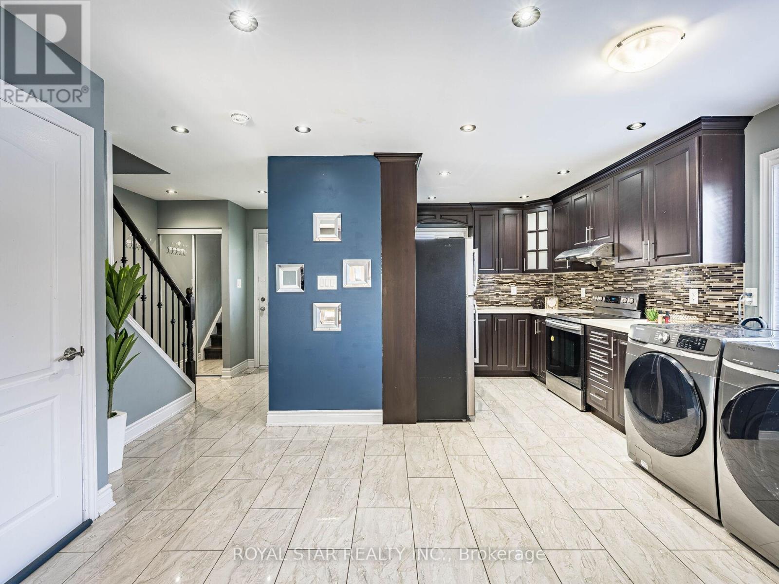 1 Gold Finch Court, Brampton, Ontario  L6S 2K7 - Photo 2 - W12436656