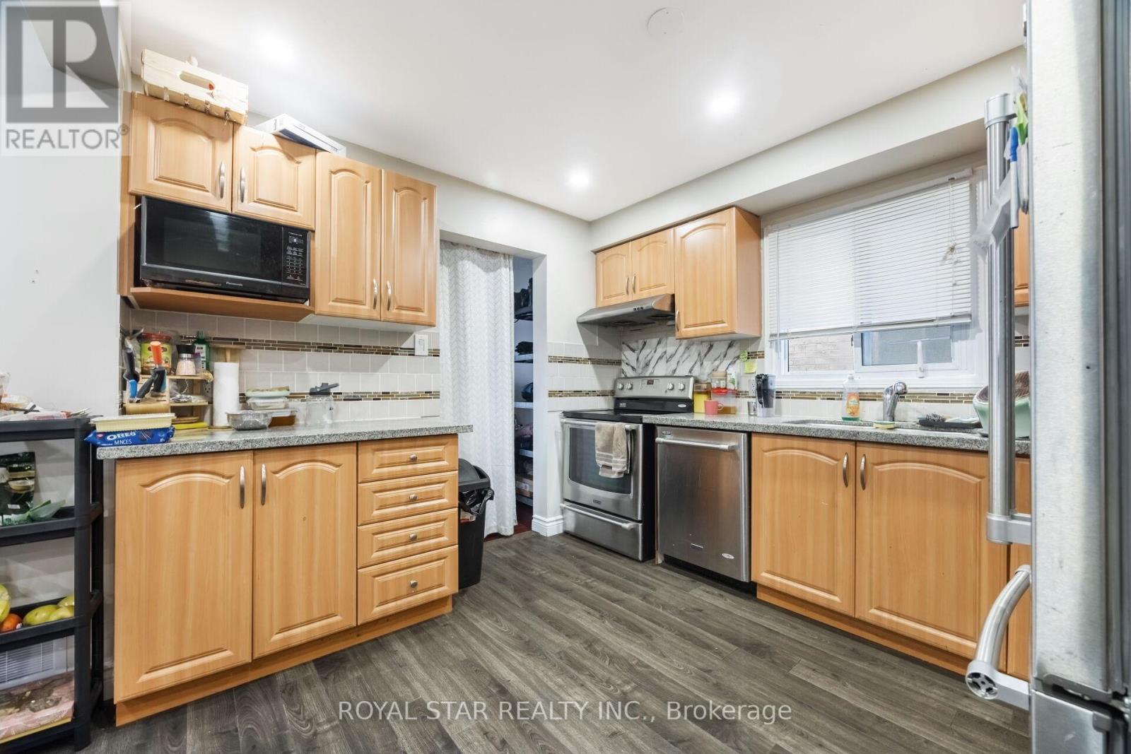 137 Ecclestone Drive, Brampton (Brampton West), Ontario  L6X 3P7 - Photo 16 - W12485580