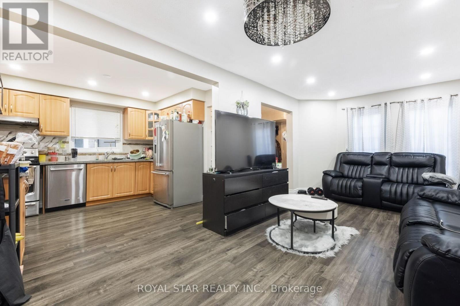 137 Ecclestone Drive, Brampton (Brampton West), Ontario  L6X 3P7 - Photo 12 - W12485580