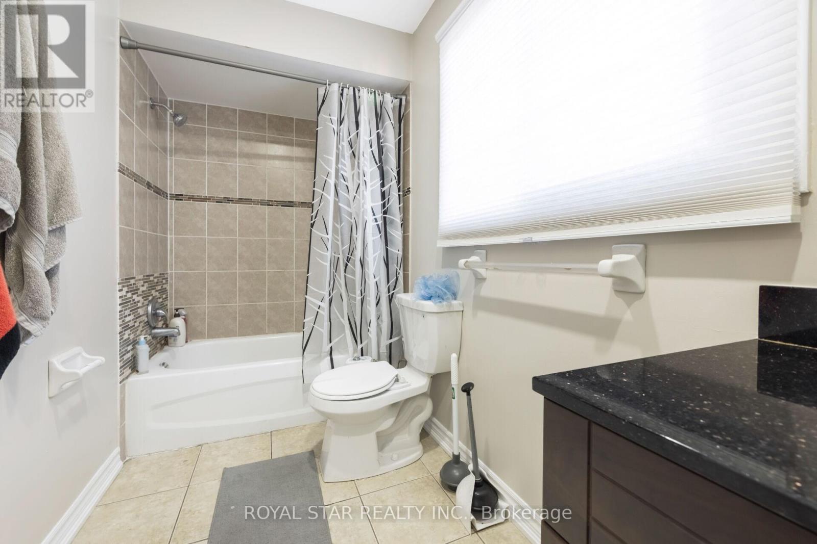 137 Ecclestone Drive, Brampton (Brampton West), Ontario  L6X 3P7 - Photo 31 - W12485580