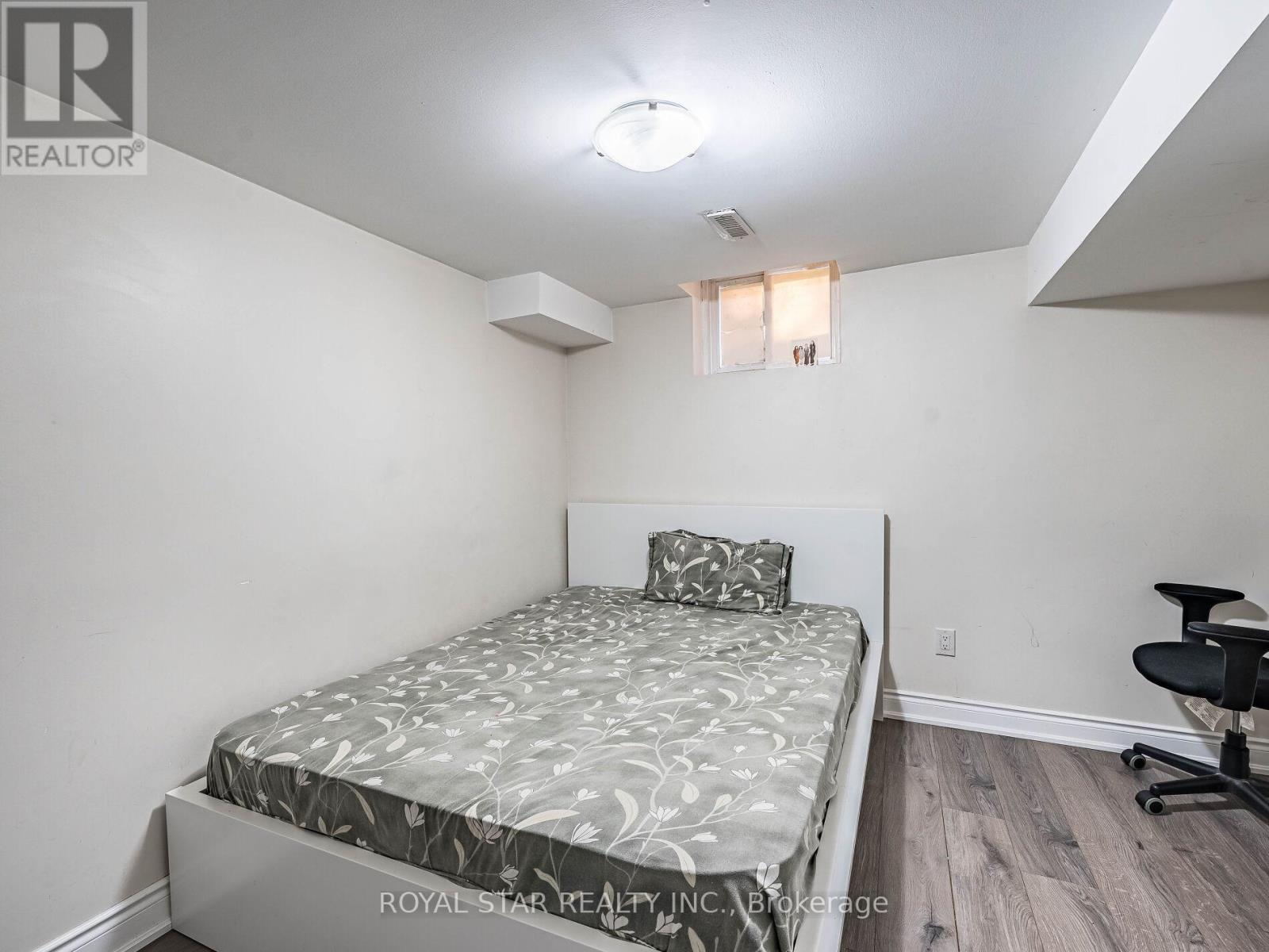 1 Gold Finch Court, Brampton, Ontario  L6S 2K7 - Photo 34 - W12436656