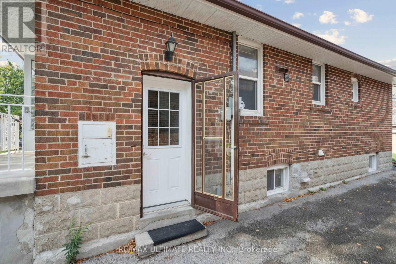 Lower - 542 Glen Park Avenue, Toronto, Ontario  M6B 2G3 - Photo 6 - W12450564