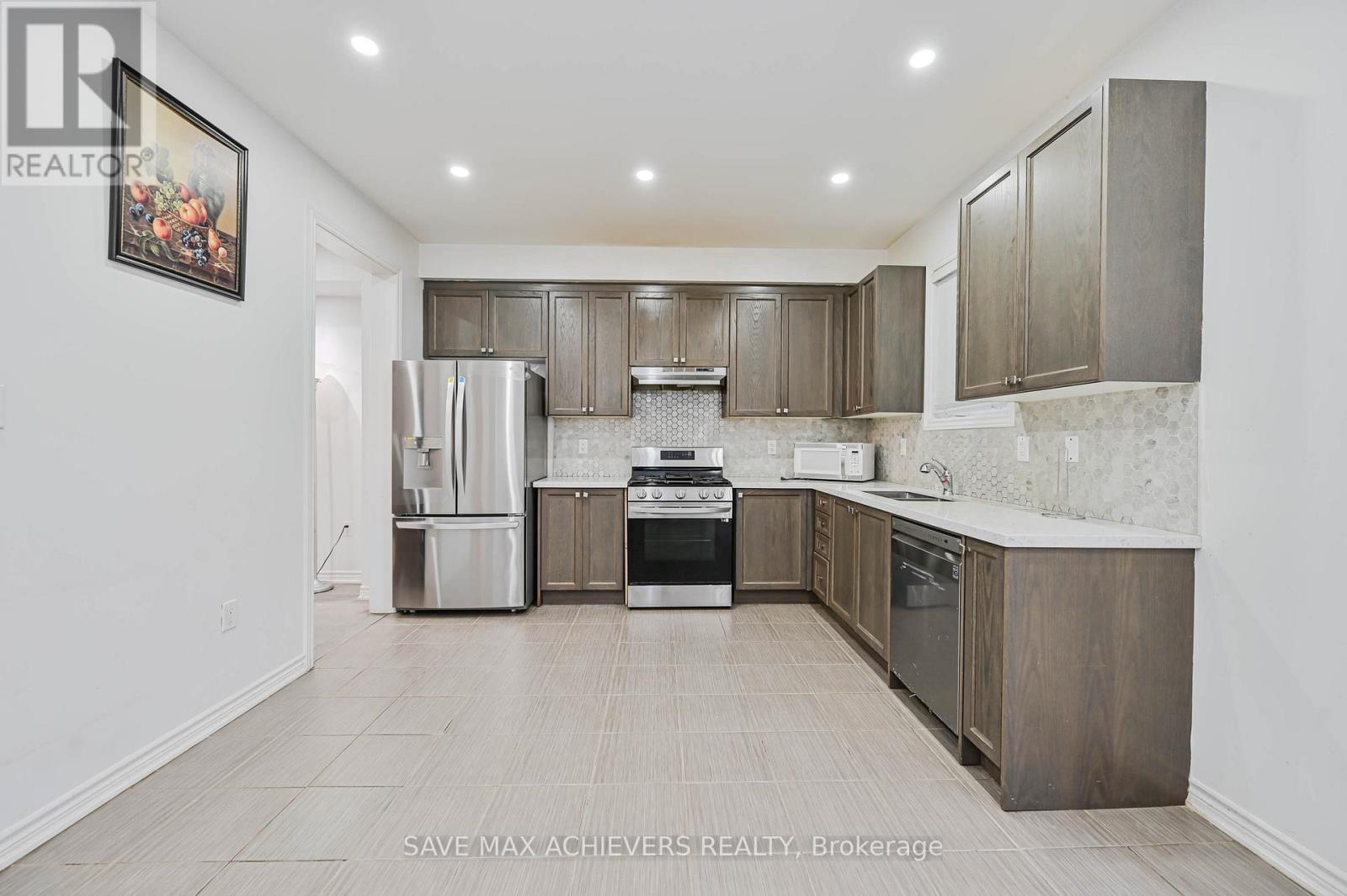 4 Hashmi Place, Brampton, Ontario  L6Y 6K1 - Photo 17 - W12486914