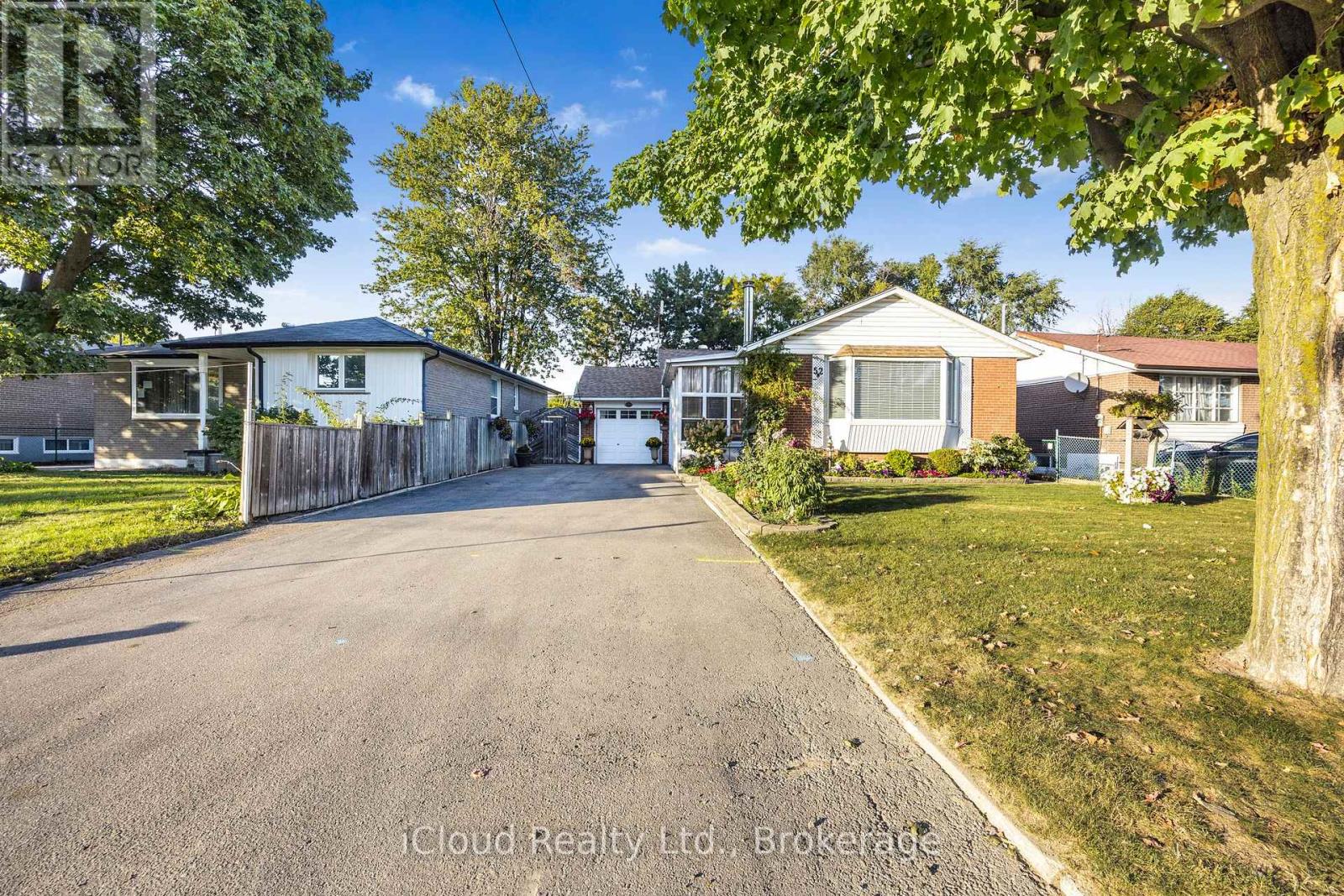 52 Kimbark Drive, Brampton, Ontario  L6X 2A4 - Photo 2 - W12417571