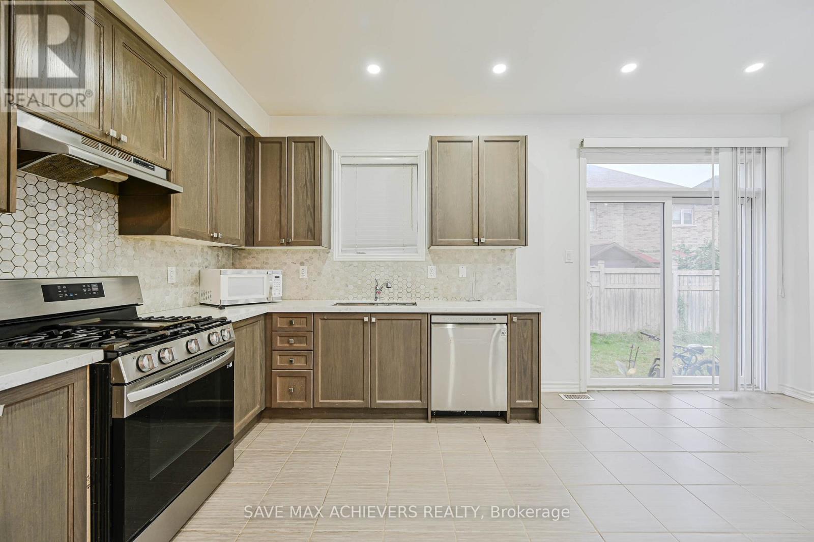 4 Hashmi Place, Brampton, Ontario  L6Y 6K1 - Photo 20 - W12486914