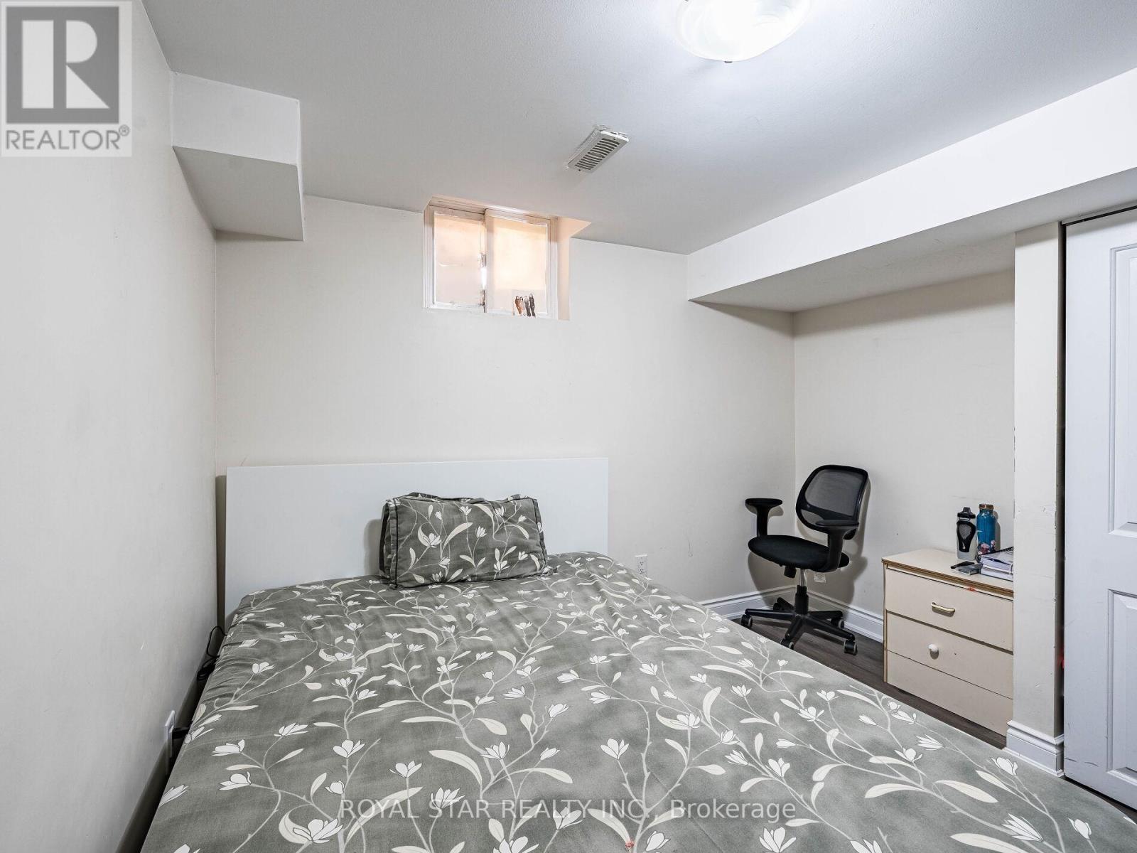 1 Gold Finch Court, Brampton, Ontario  L6S 2K7 - Photo 35 - W12436656