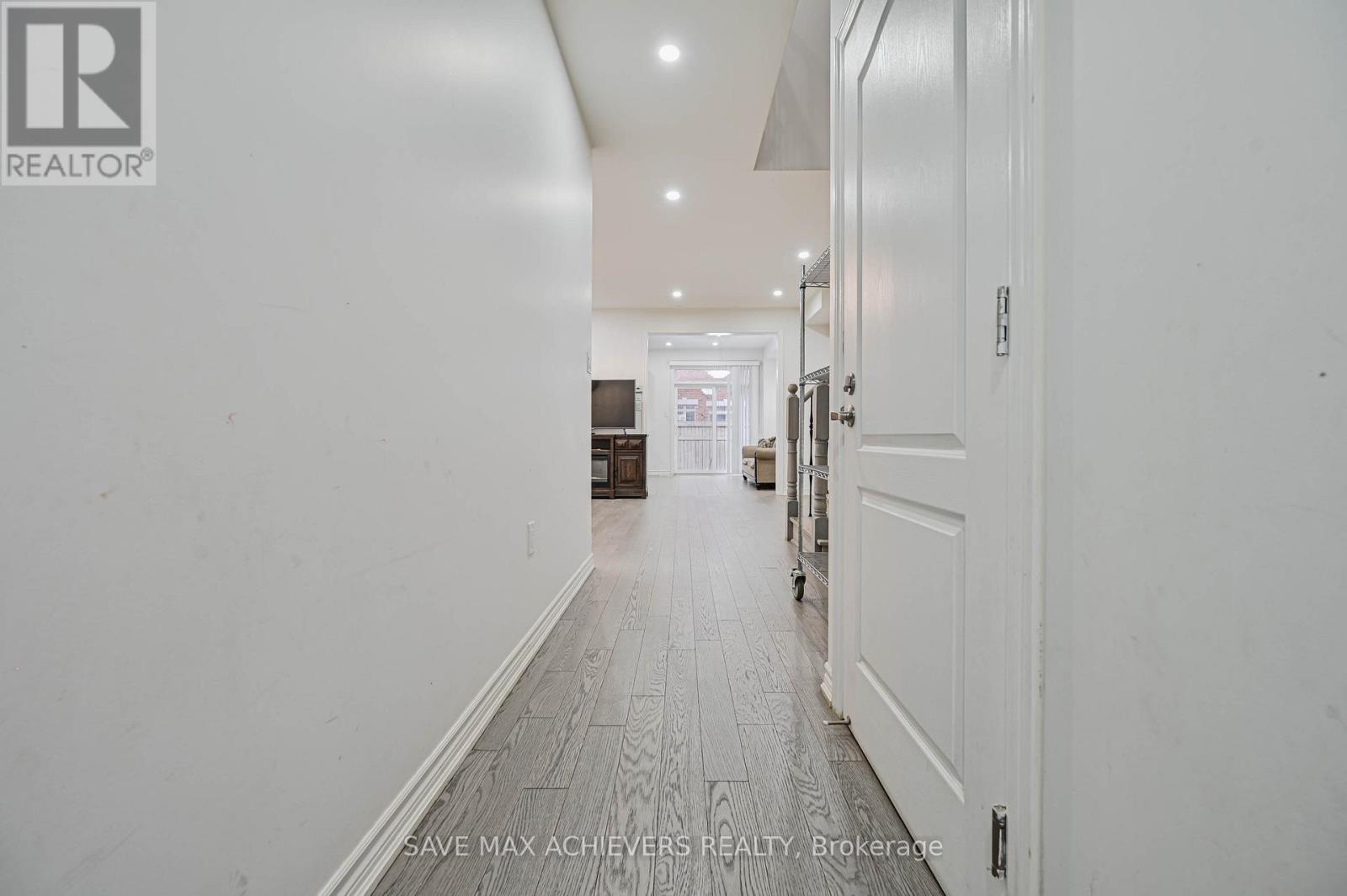 4 Hashmi Place, Brampton, Ontario  L6Y 6K1 - Photo 7 - W12486914