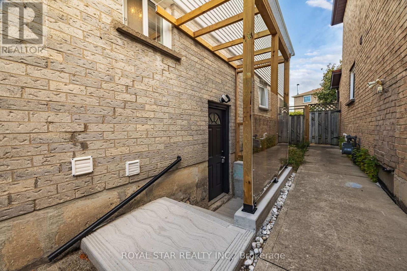 137 Ecclestone Drive, Brampton (Brampton West), Ontario  L6X 3P7 - Photo 46 - W12485580