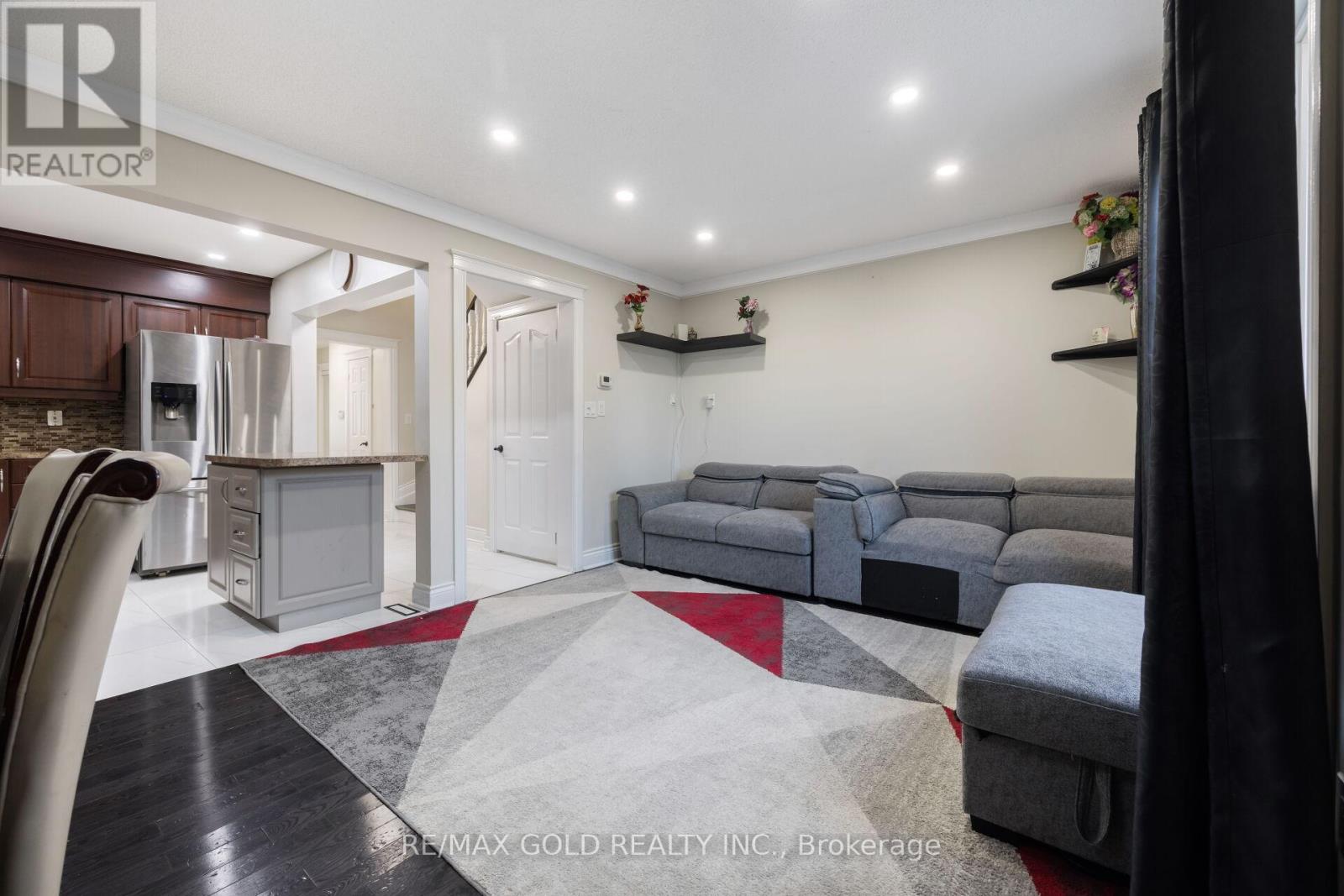 63 Mount Fuji Crescent, Brampton (Sandringham-Wellington), Ontario  L6R 2L5 - Photo 10 - W12487004