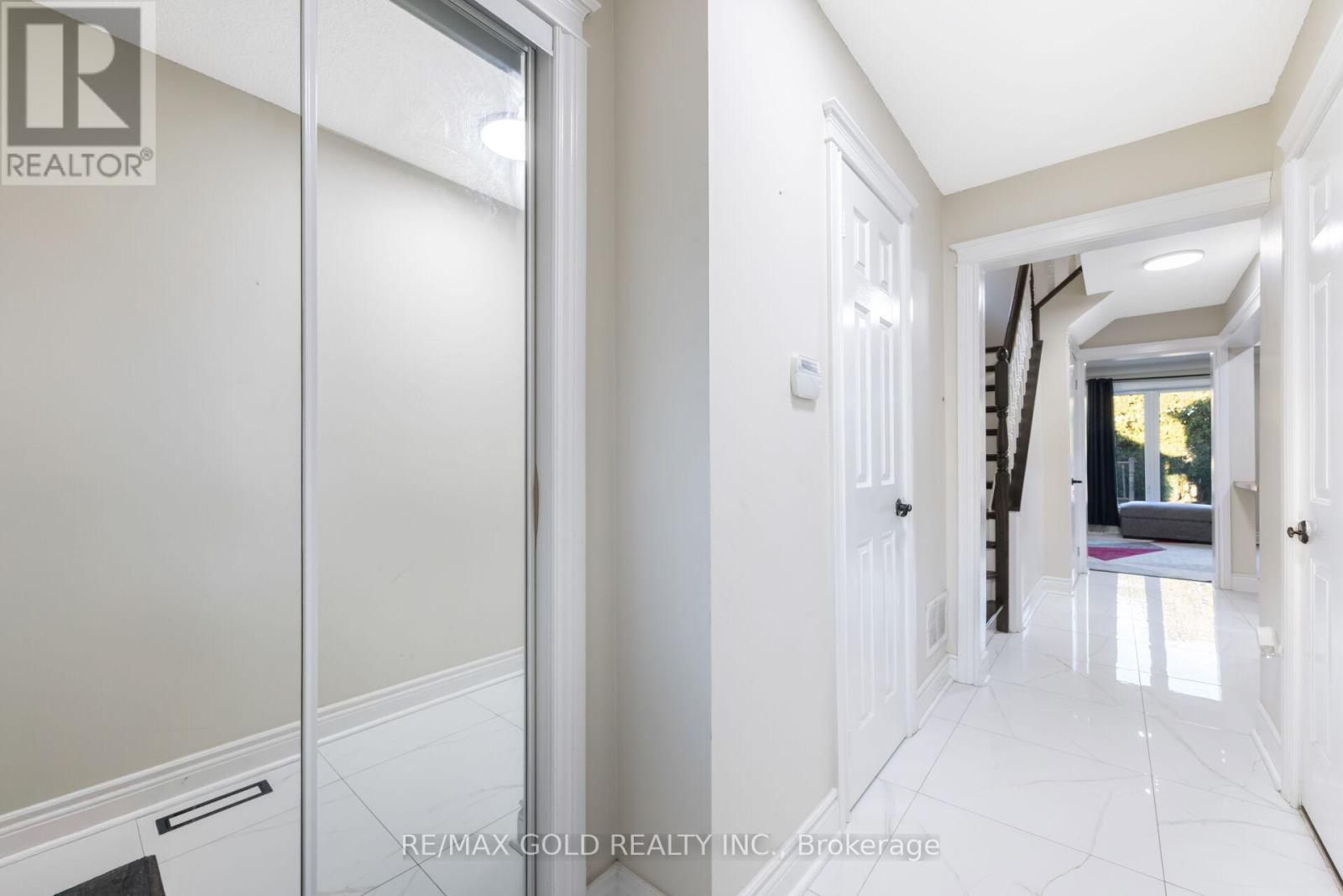 63 Mount Fuji Crescent, Brampton (Sandringham-Wellington), Ontario  L6R 2L5 - Photo 8 - W12487004