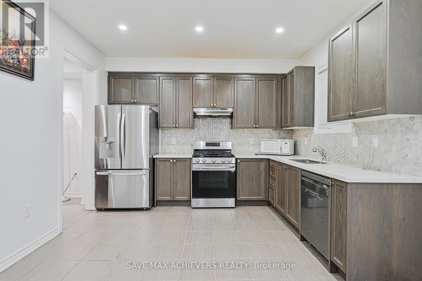 4 Hashmi Place, Brampton, Ontario  L6Y 6K1 - Photo 18 - W12486914