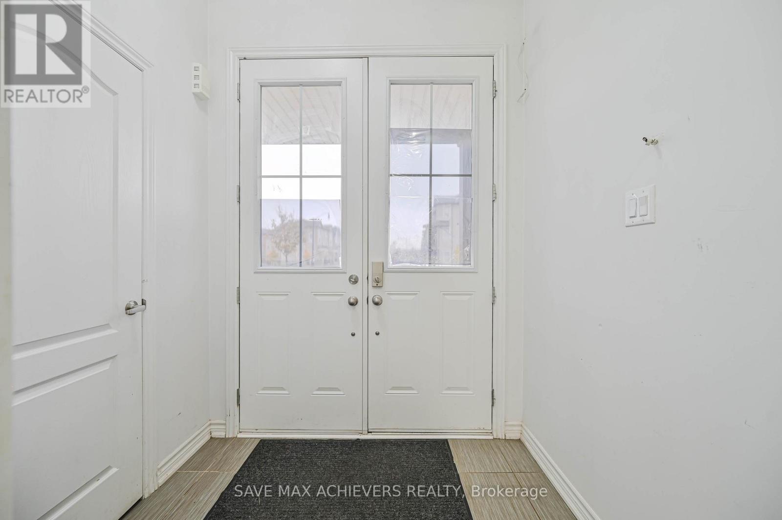 4 Hashmi Place, Brampton, Ontario  L6Y 6K1 - Photo 5 - W12486914