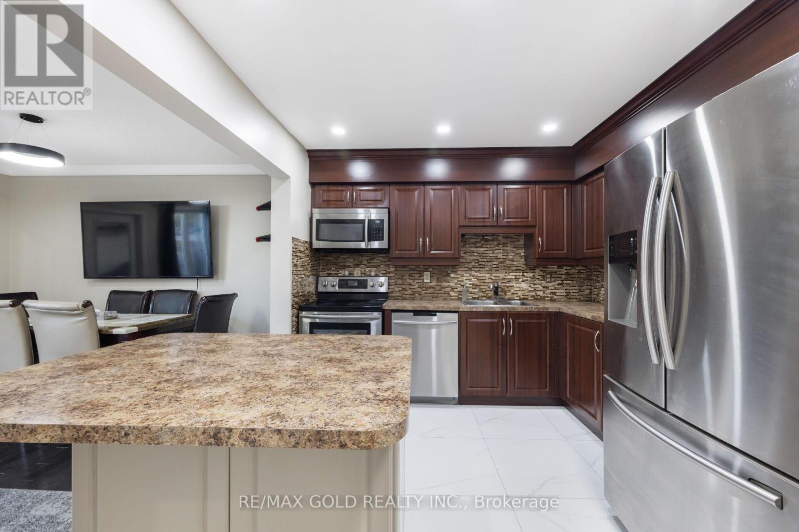 63 Mount Fuji Crescent, Brampton (Sandringham-Wellington), Ontario  L6R 2L5 - Photo 16 - W12487004