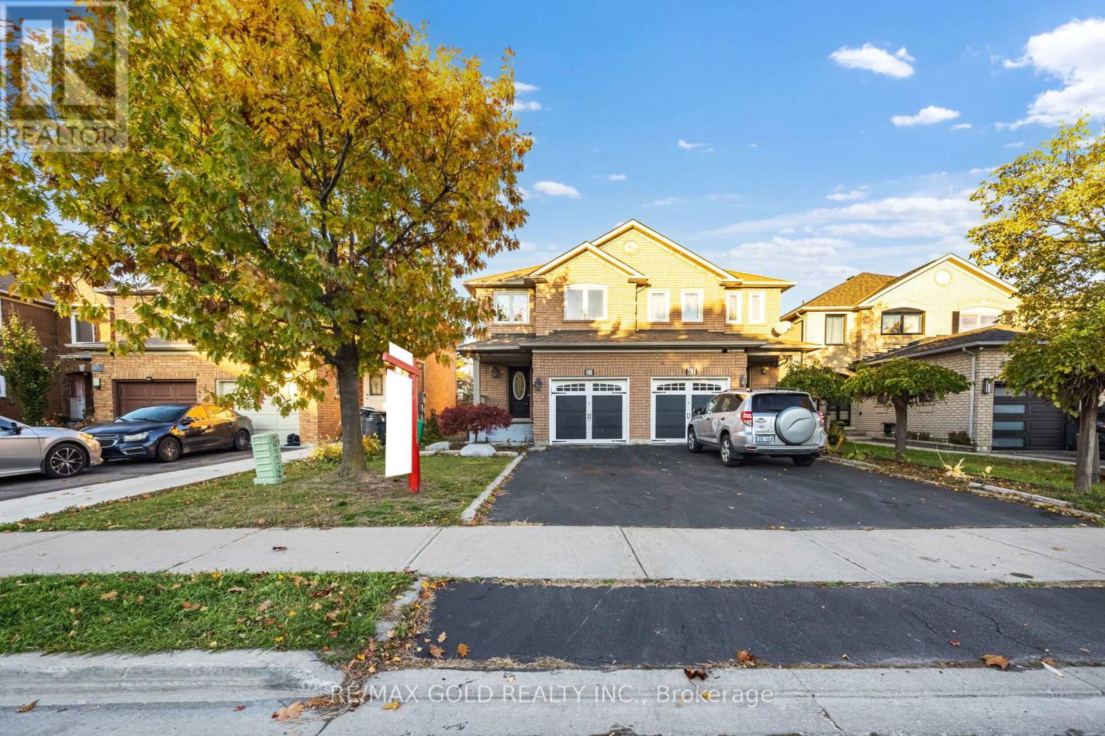63 Mount Fuji Crescent, Brampton (Sandringham-Wellington), Ontario  L6R 2L5 - Photo 2 - W12487004