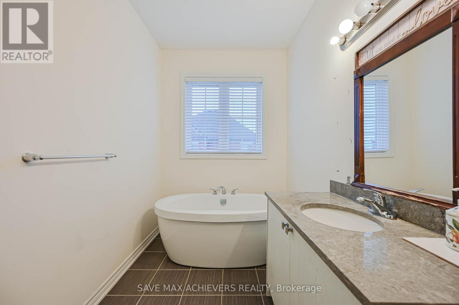 4 Hashmi Place, Brampton, Ontario  L6Y 6K1 - Photo 33 - W12486914