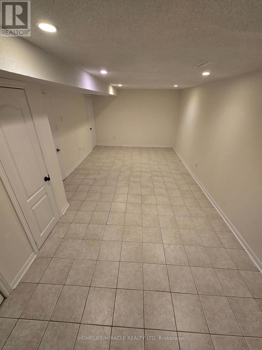 58 Sweetwood Circle, Brampton, Ontario  L7A 2X7 - Photo 47 - W12487319