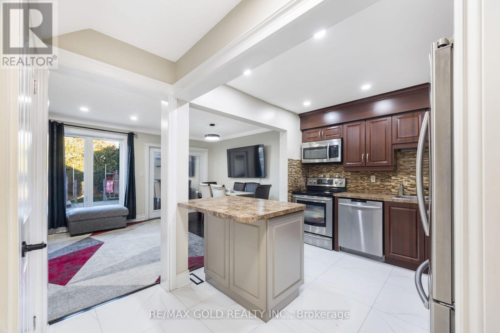 63 Mount Fuji Crescent, Brampton (Sandringham-Wellington), Ontario  L6R 2L5 - Photo 17 - W12487004