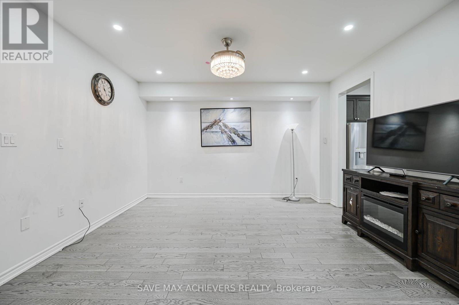 4 Hashmi Place, Brampton, Ontario  L6Y 6K1 - Photo 9 - W12486914