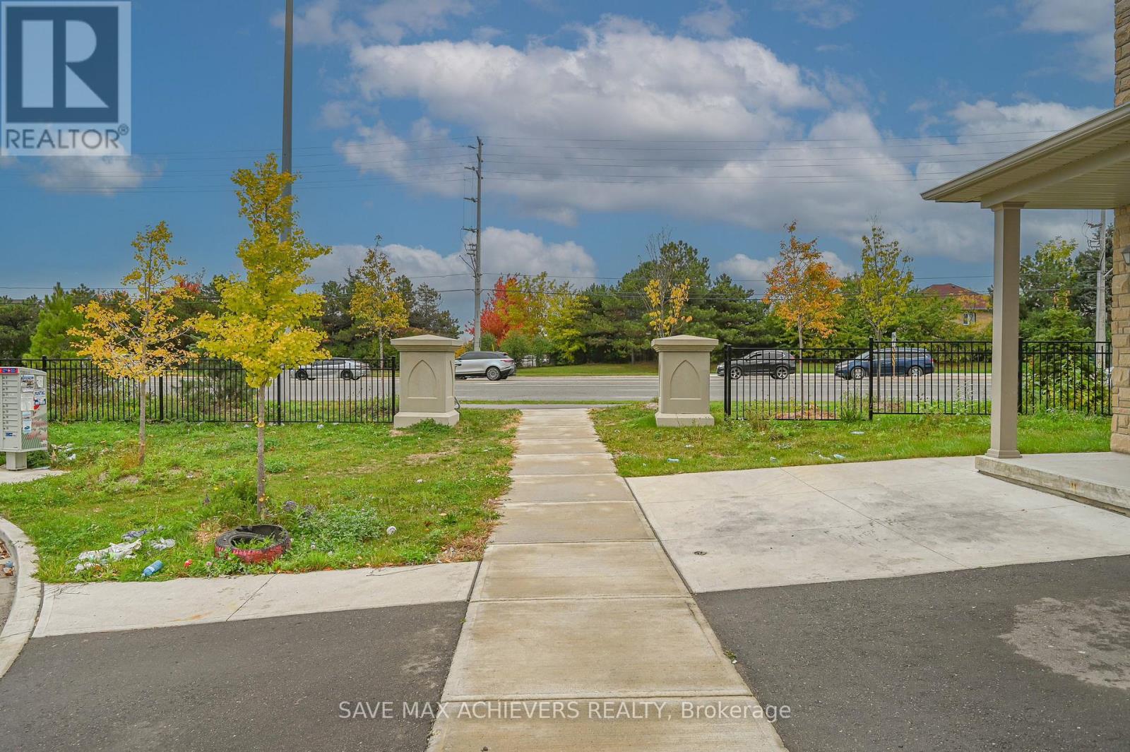 4 Hashmi Place, Brampton, Ontario  L6Y 6K1 - Photo 4 - W12486914