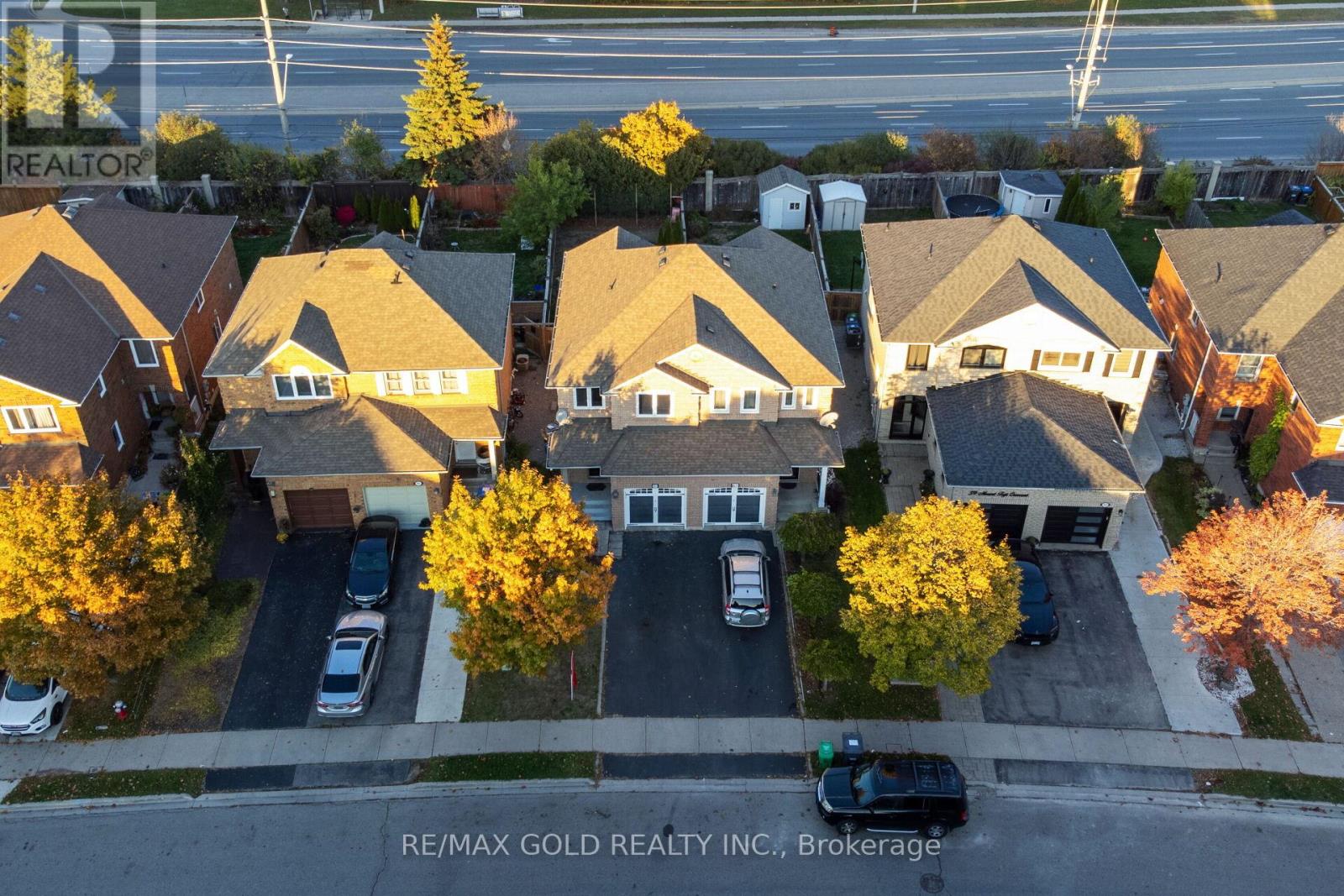 63 Mount Fuji Crescent, Brampton (Sandringham-Wellington), Ontario  L6R 2L5 - Photo 3 - W12487004