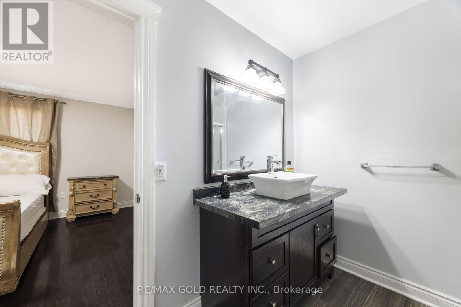 63 Mount Fuji Crescent, Brampton (Sandringham-Wellington), Ontario  L6R 2L5 - Photo 26 - W12487004