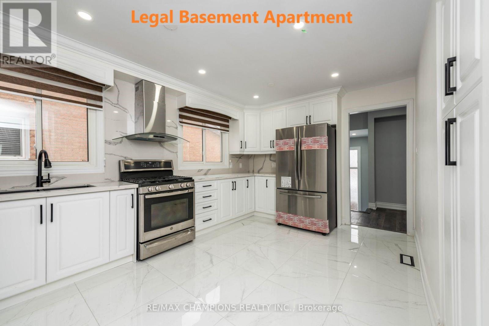 11 CROSSWOOD LANE, Brampton, Ontario