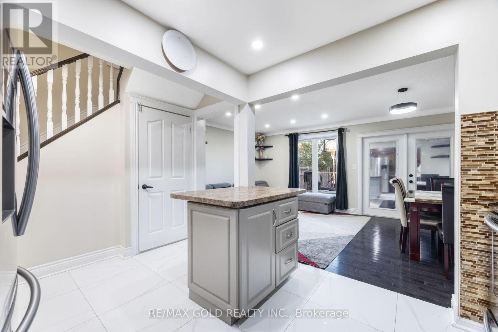 63 Mount Fuji Crescent, Brampton (Sandringham-Wellington), Ontario  L6R 2L5 - Photo 18 - W12487004