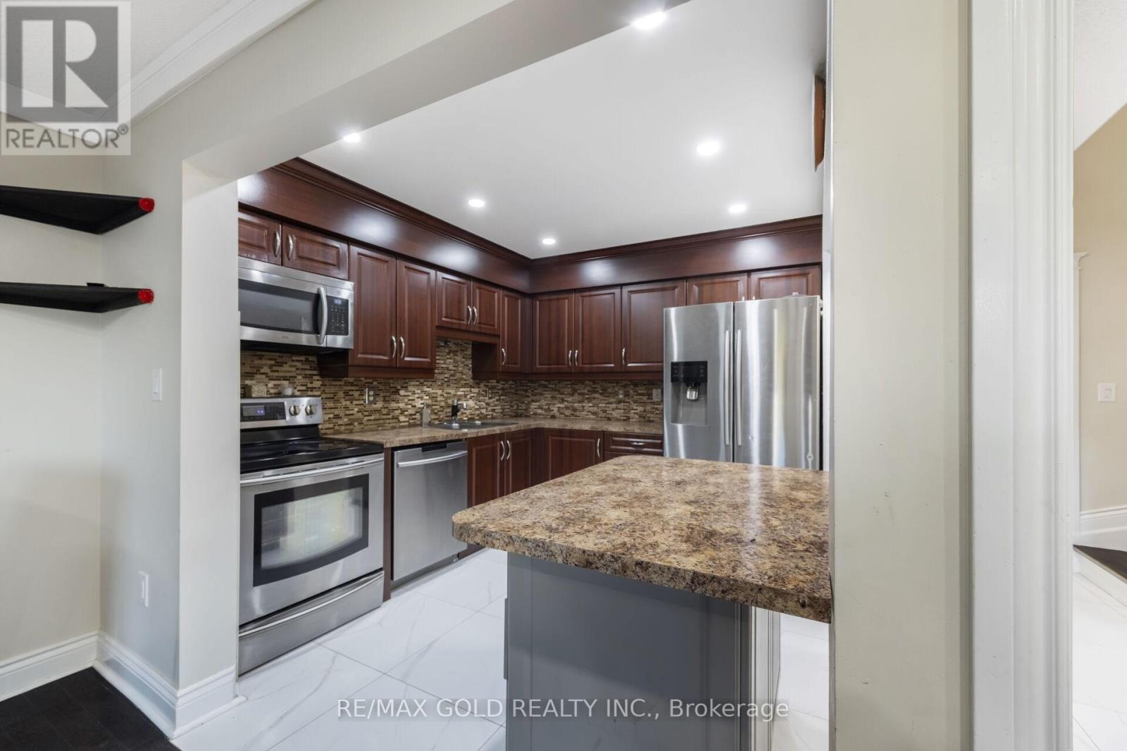 63 Mount Fuji Crescent, Brampton (Sandringham-Wellington), Ontario  L6R 2L5 - Photo 14 - W12487004