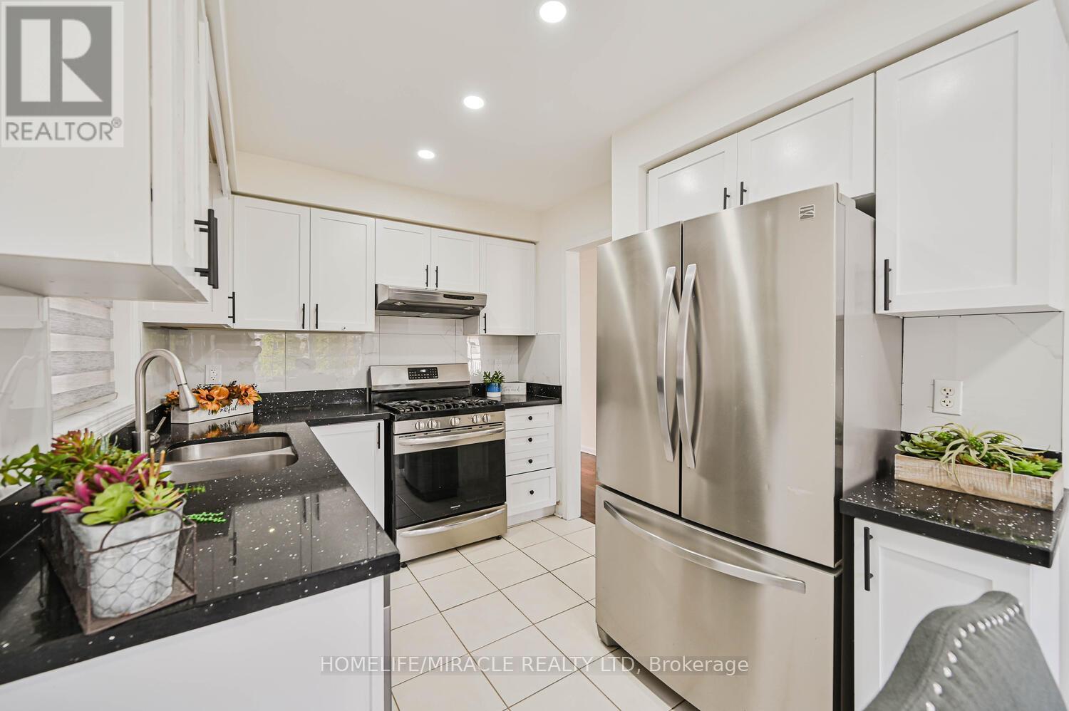 58 Sweetwood Circle, Brampton, Ontario  L7A 2X7 - Photo 21 - W12487319