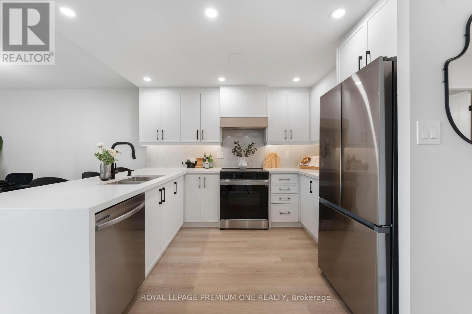 608 - 60 Southport Street, Toronto, Ontario  M6S 3N4 - Photo 6 - W12487536