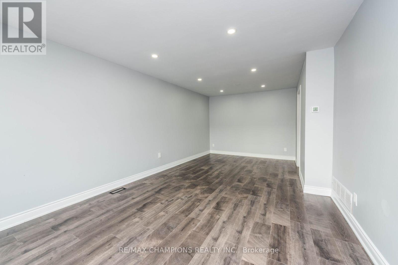 11 Crosswood Lane, Brampton, Ontario  L6V 3M1 - Photo 9 - W12487547