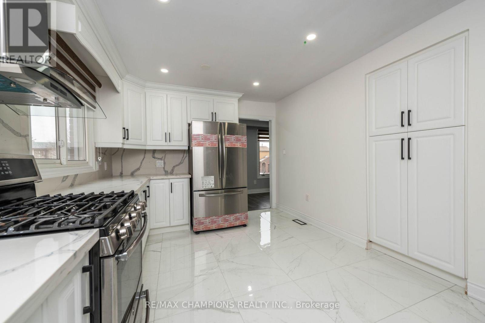 11 Crosswood Lane, Brampton, Ontario  L6V 3M1 - Photo 27 - W12487547