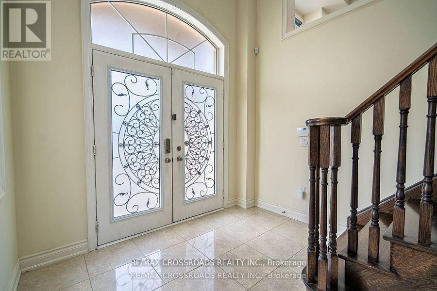 119 Russell Creek Drive, Brampton, Ontario  L6R 0B3 - Photo 7 - W12487574