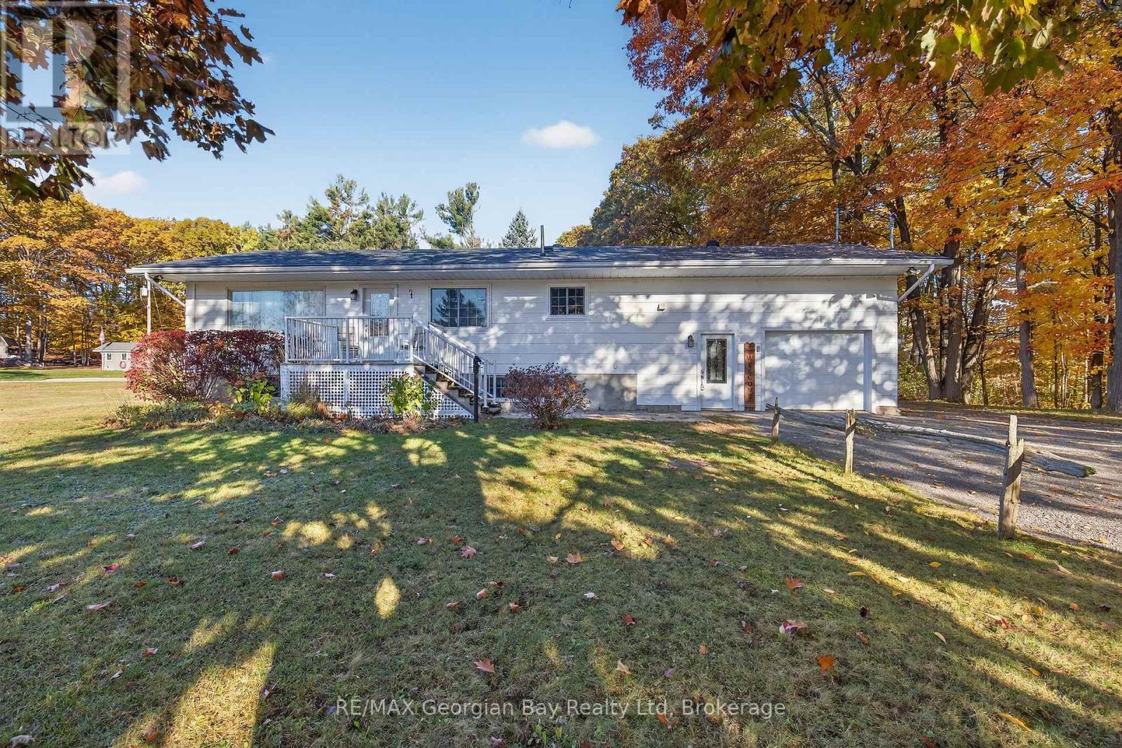 1034 Pine Grove Road, Penetanguishene, Ontario  L9M 2B5 - Photo 1 - S12487432