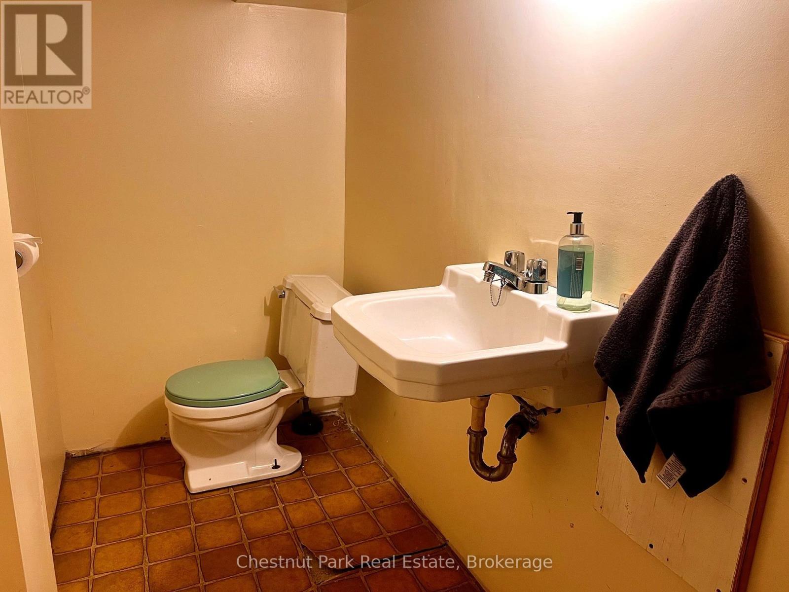 3280 Dundas Street W, Toronto, Ontario  M6P 2A4 - Photo 14 - W12485115