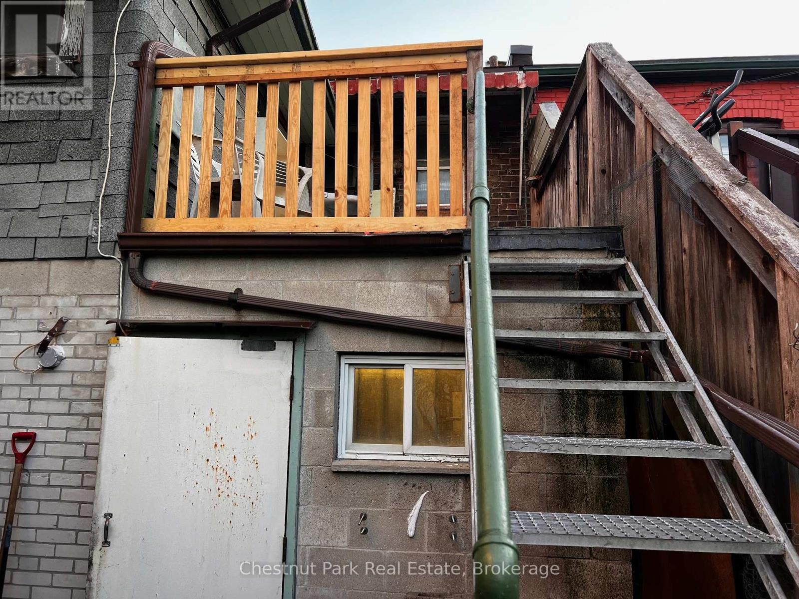 3280 Dundas Street W, Toronto, Ontario  M6P 2A4 - Photo 11 - W12485115