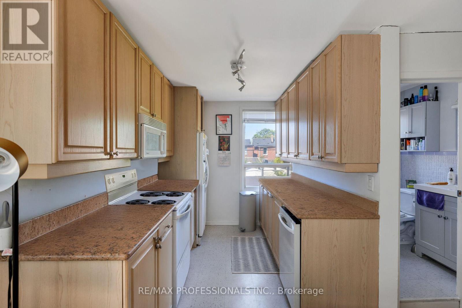 176 Symington Avenue, Toronto, Ontario  M6P 3W6 - Photo 17 - W12487724