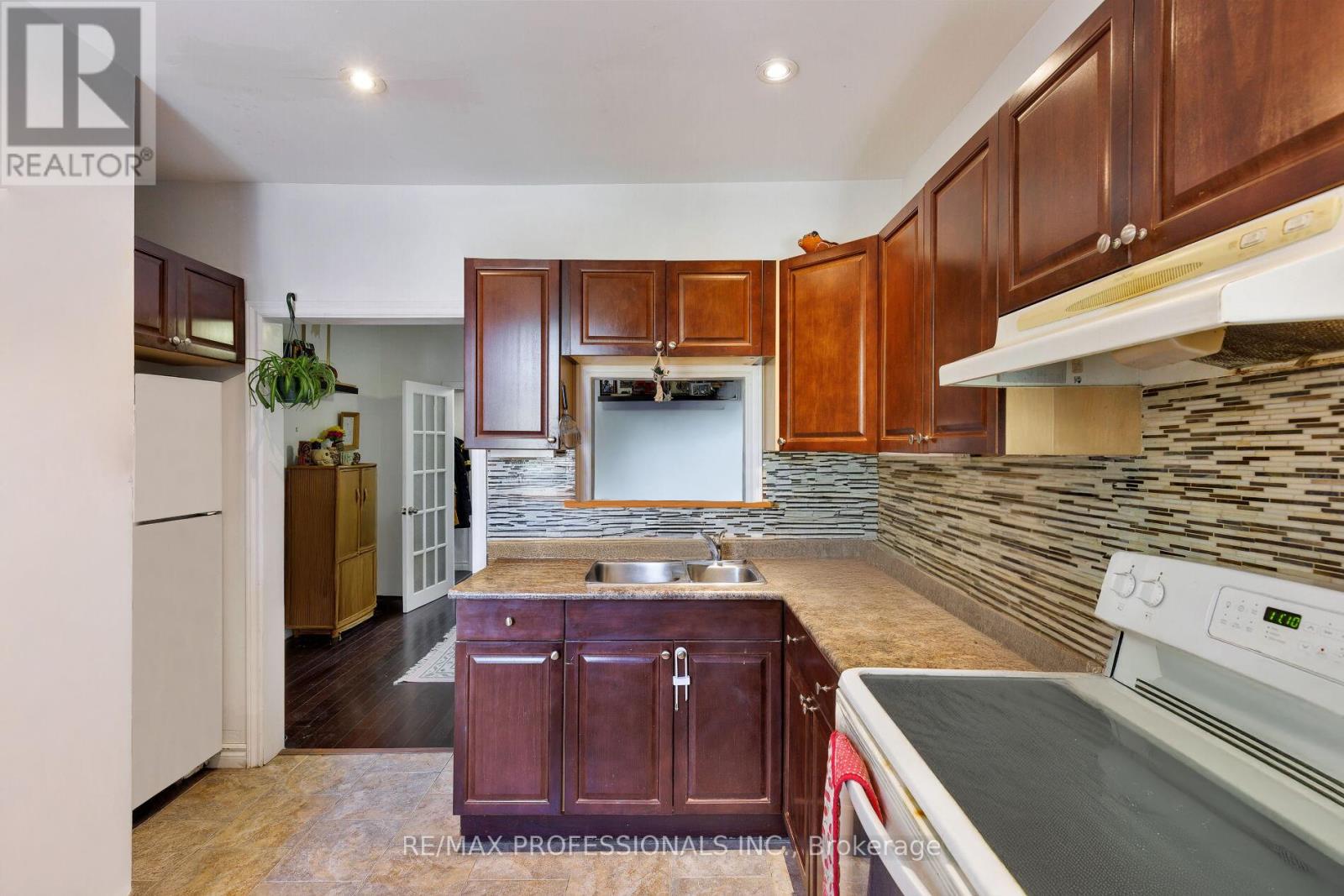 176 Symington Avenue, Toronto, Ontario  M6P 3W6 - Photo 3 - W12487724