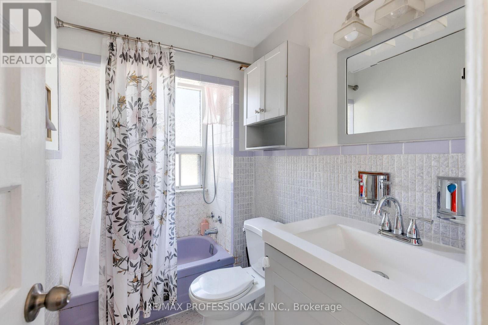 176 Symington Avenue, Toronto, Ontario  M6P 3W6 - Photo 18 - W12487724