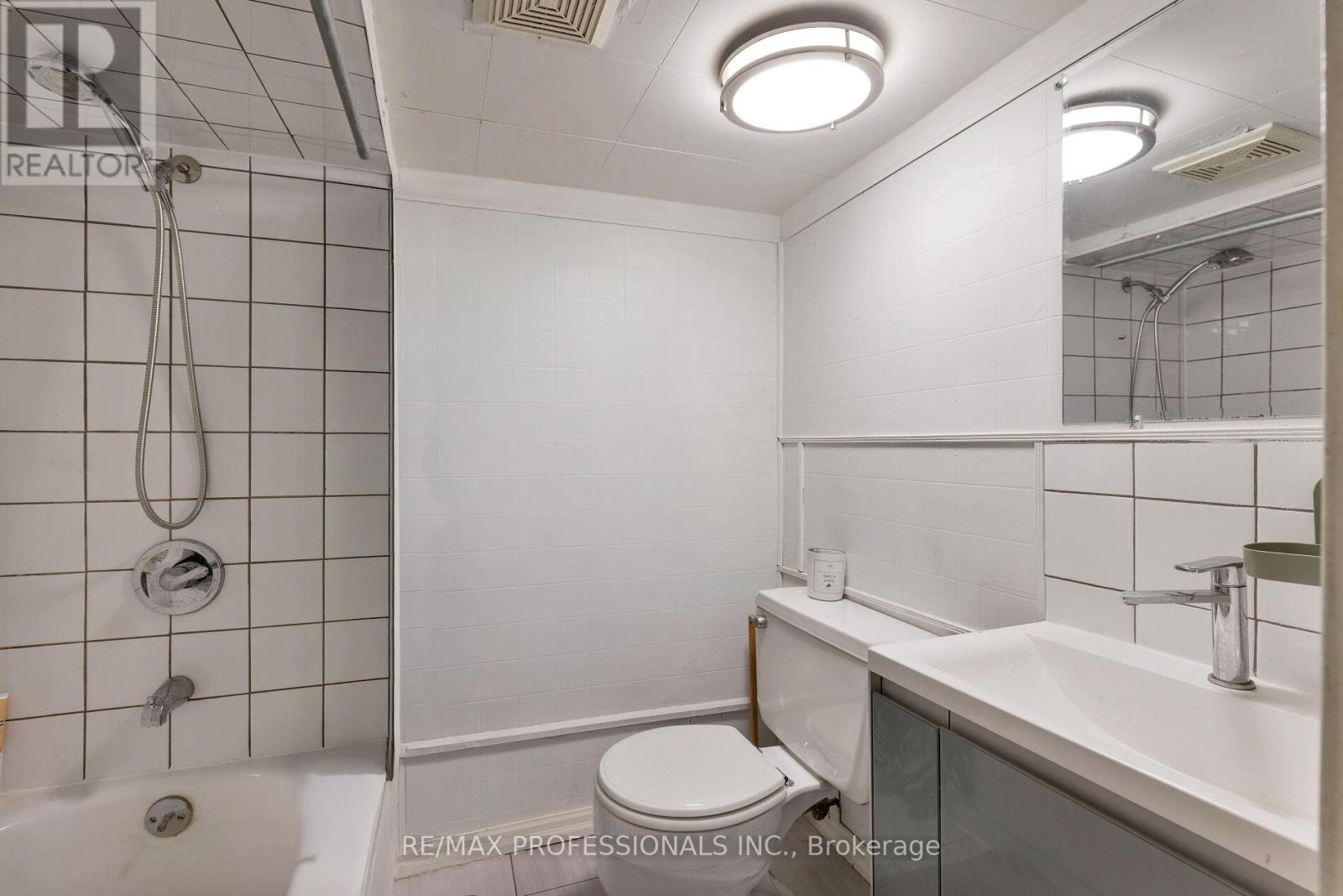 176 Symington Avenue, Toronto, Ontario  M6P 3W6 - Photo 14 - W12487724