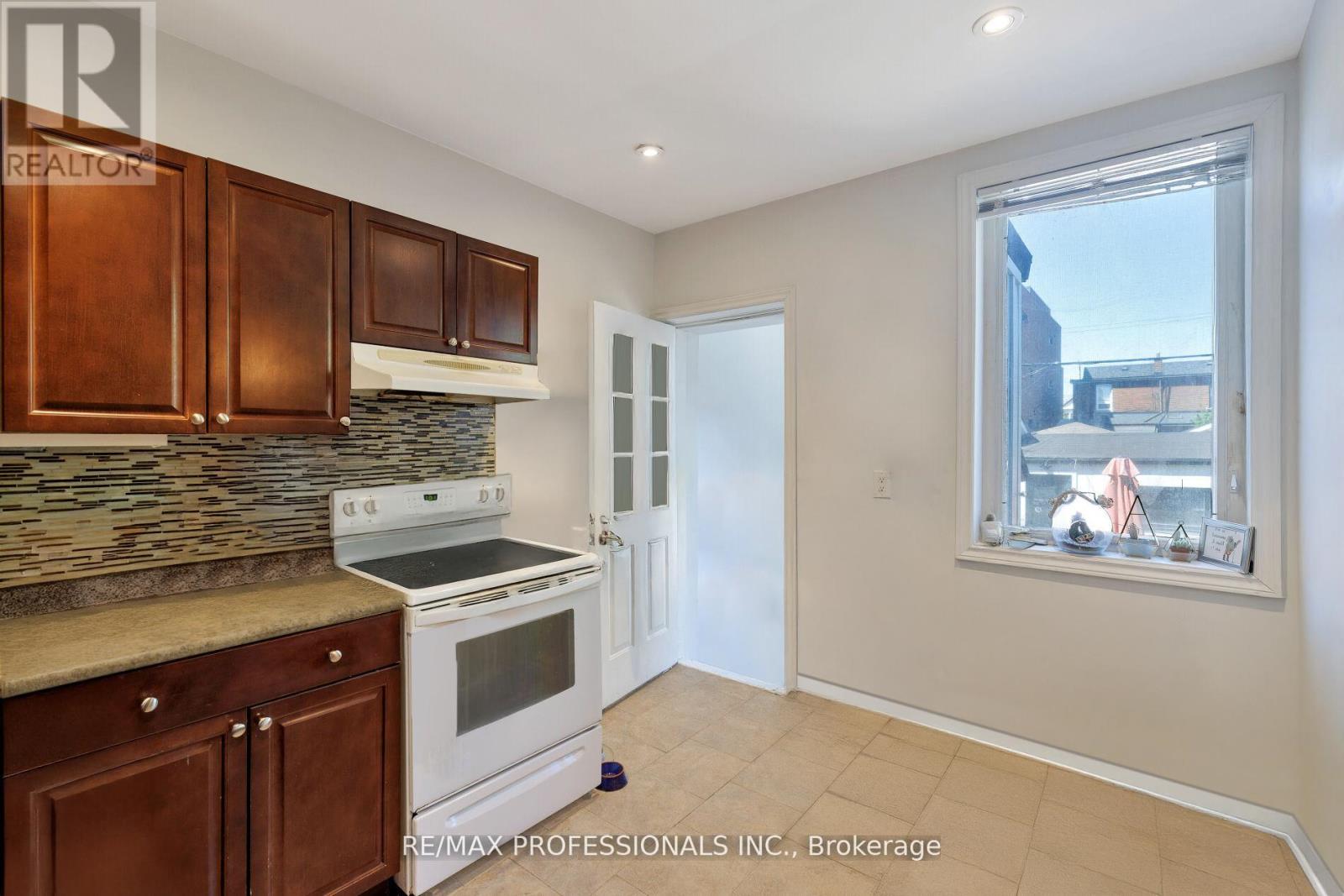 176 Symington Avenue, Toronto, Ontario  M6P 3W6 - Photo 2 - W12487724